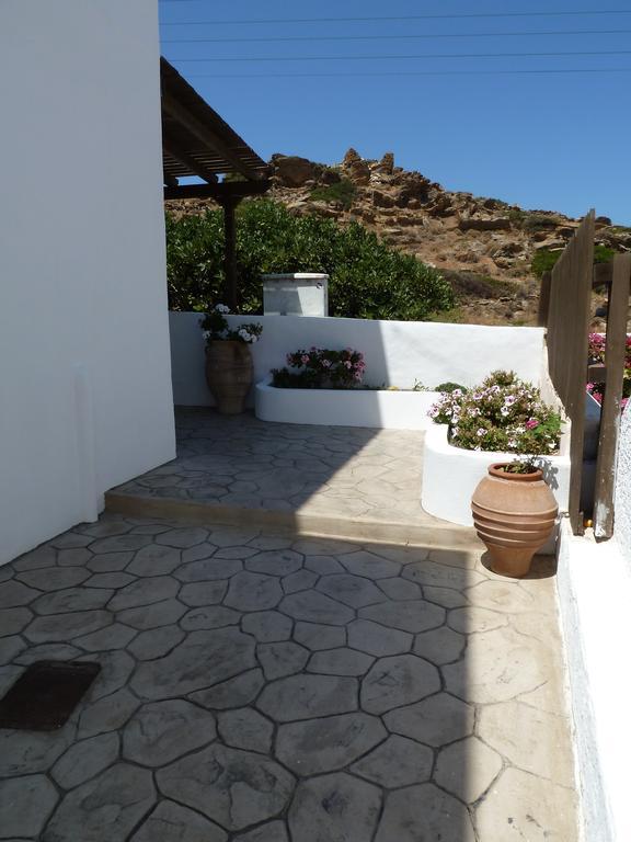 Four Seasons Rooms & Apartments Chora  Room photo